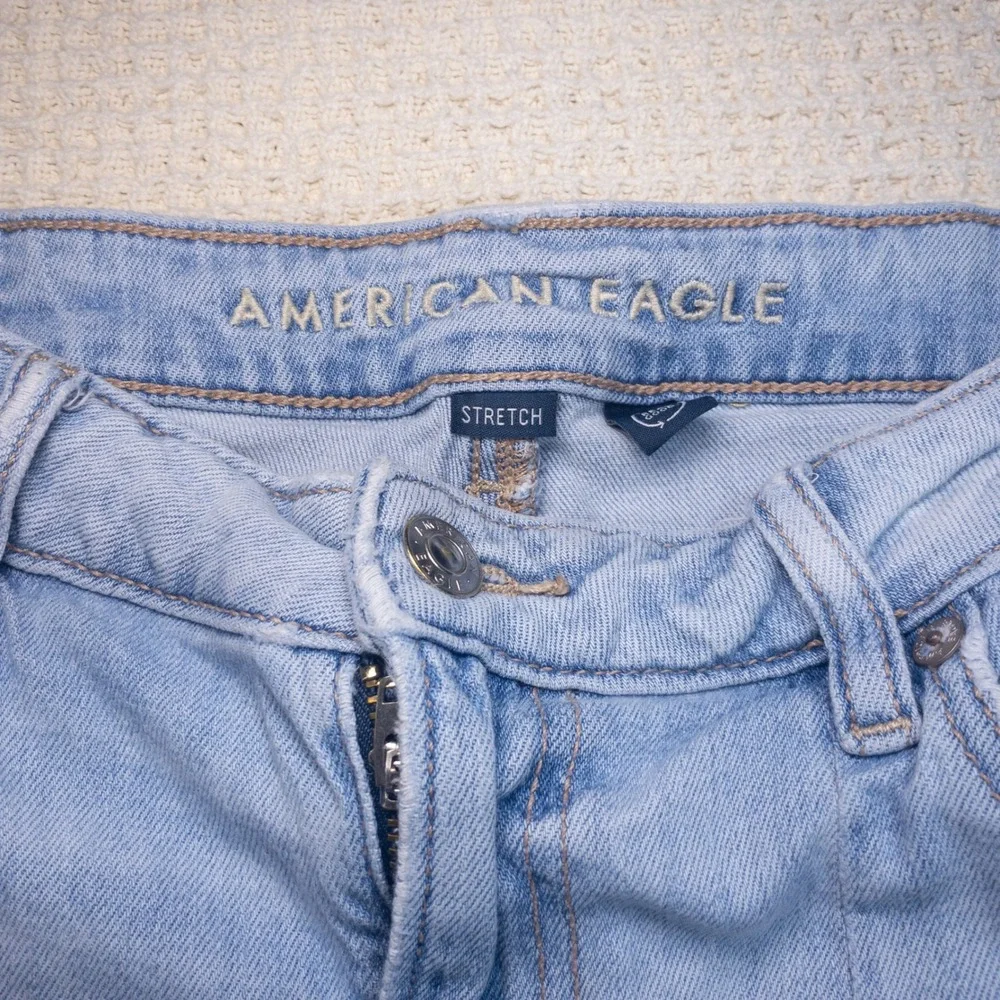 American Eagle Wide Leg High Rise Light Wash Raw Hem Jeans Women 2 Regular